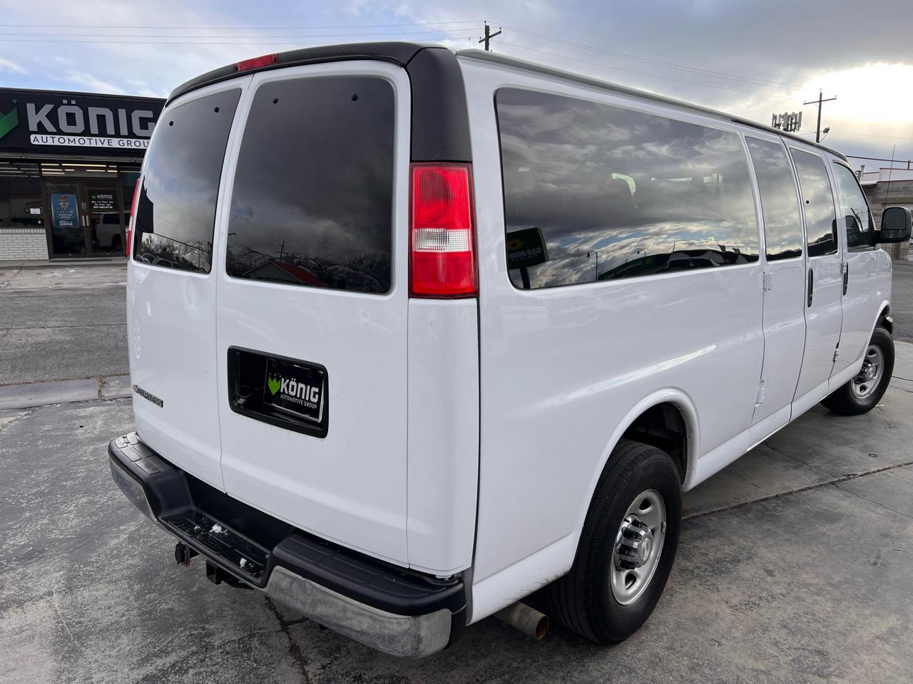 Chevrolet Express Passenger RWD 3500 155" LT 2019