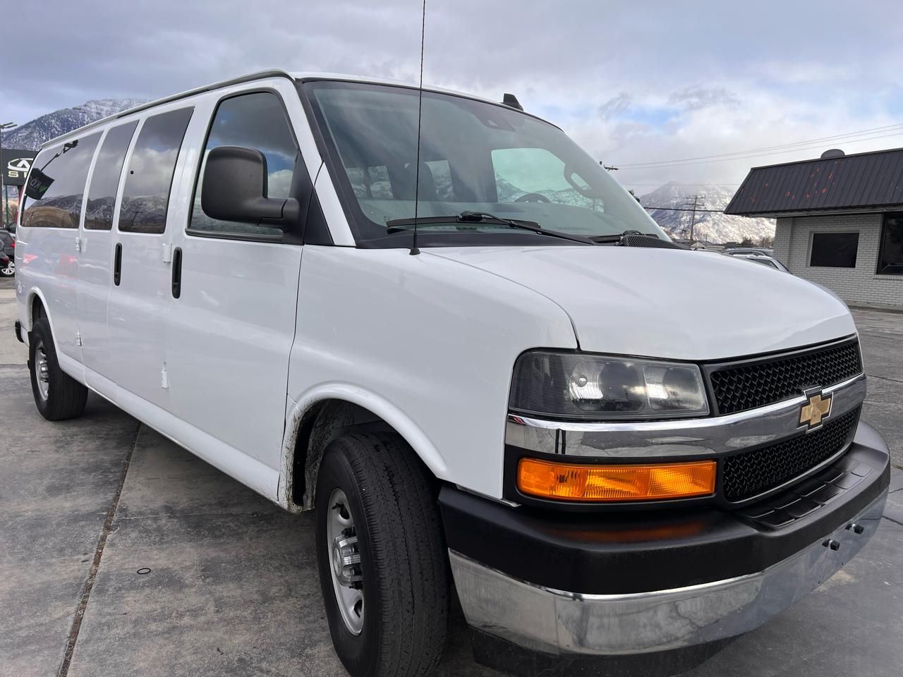 Chevrolet Express Passenger RWD 3500 155" LT 2019