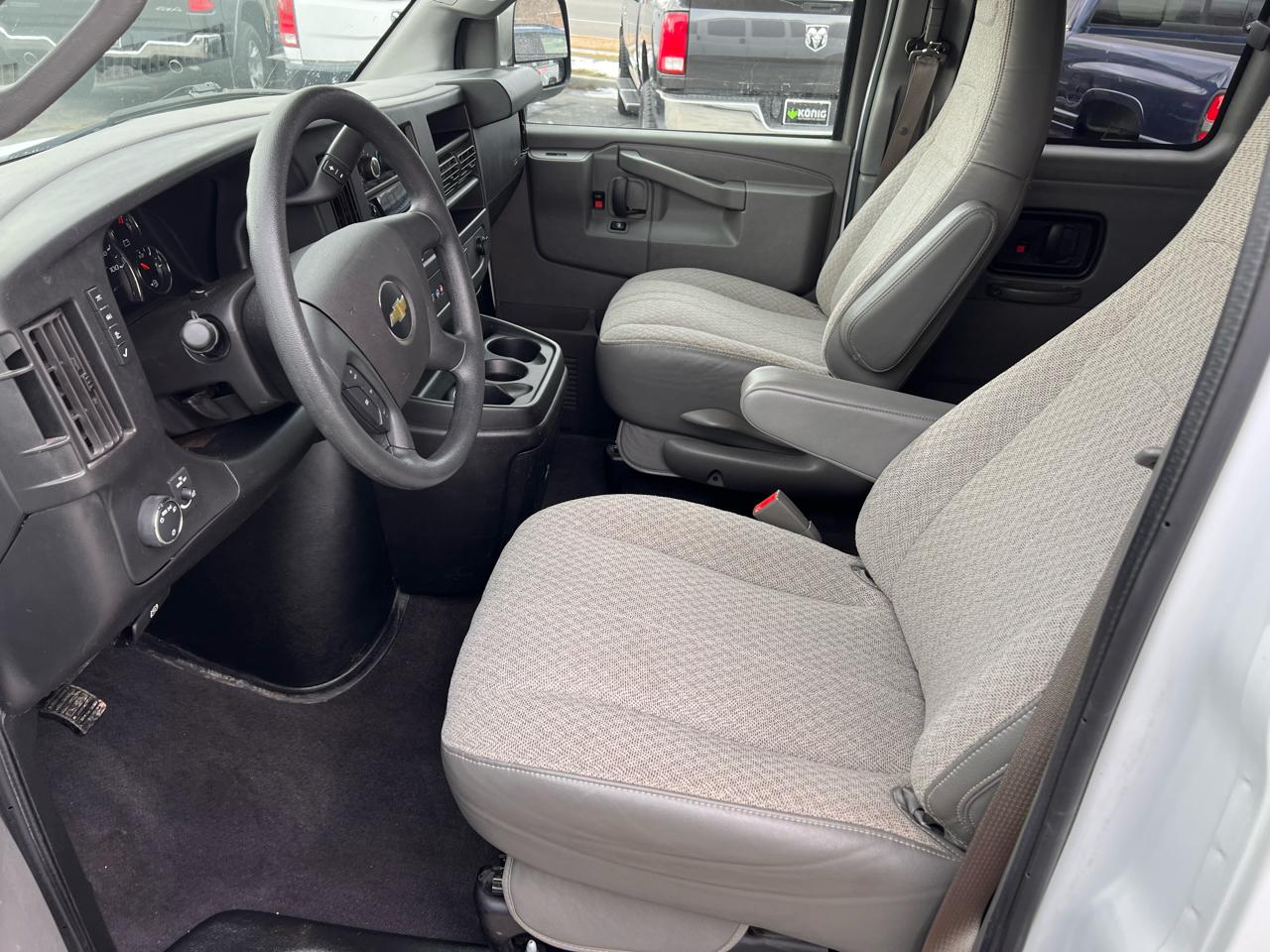 Chevrolet Express Passenger RWD 3500 155" LT 2019