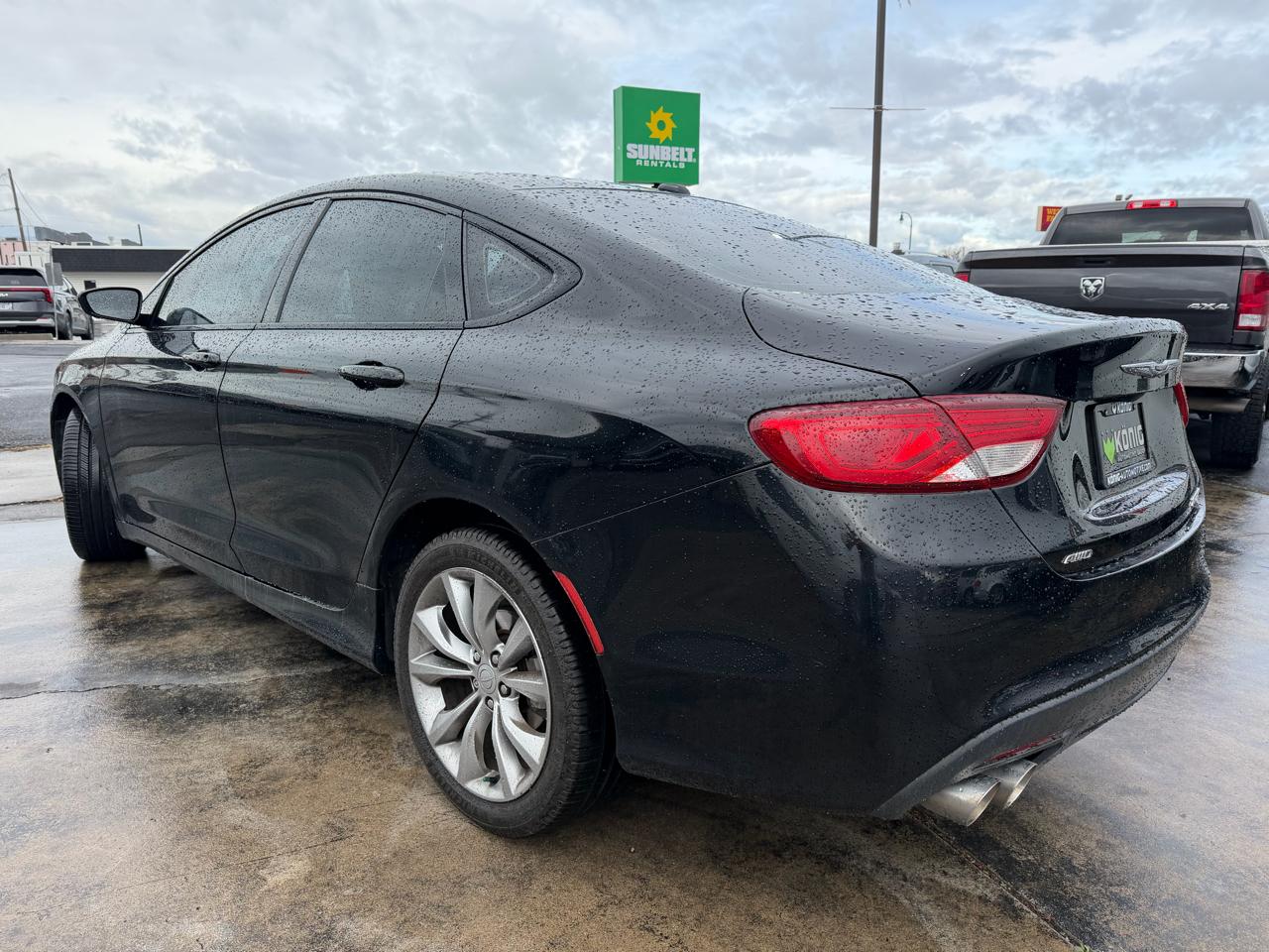 Chrysler 200 4dr Sdn S AWD 2016