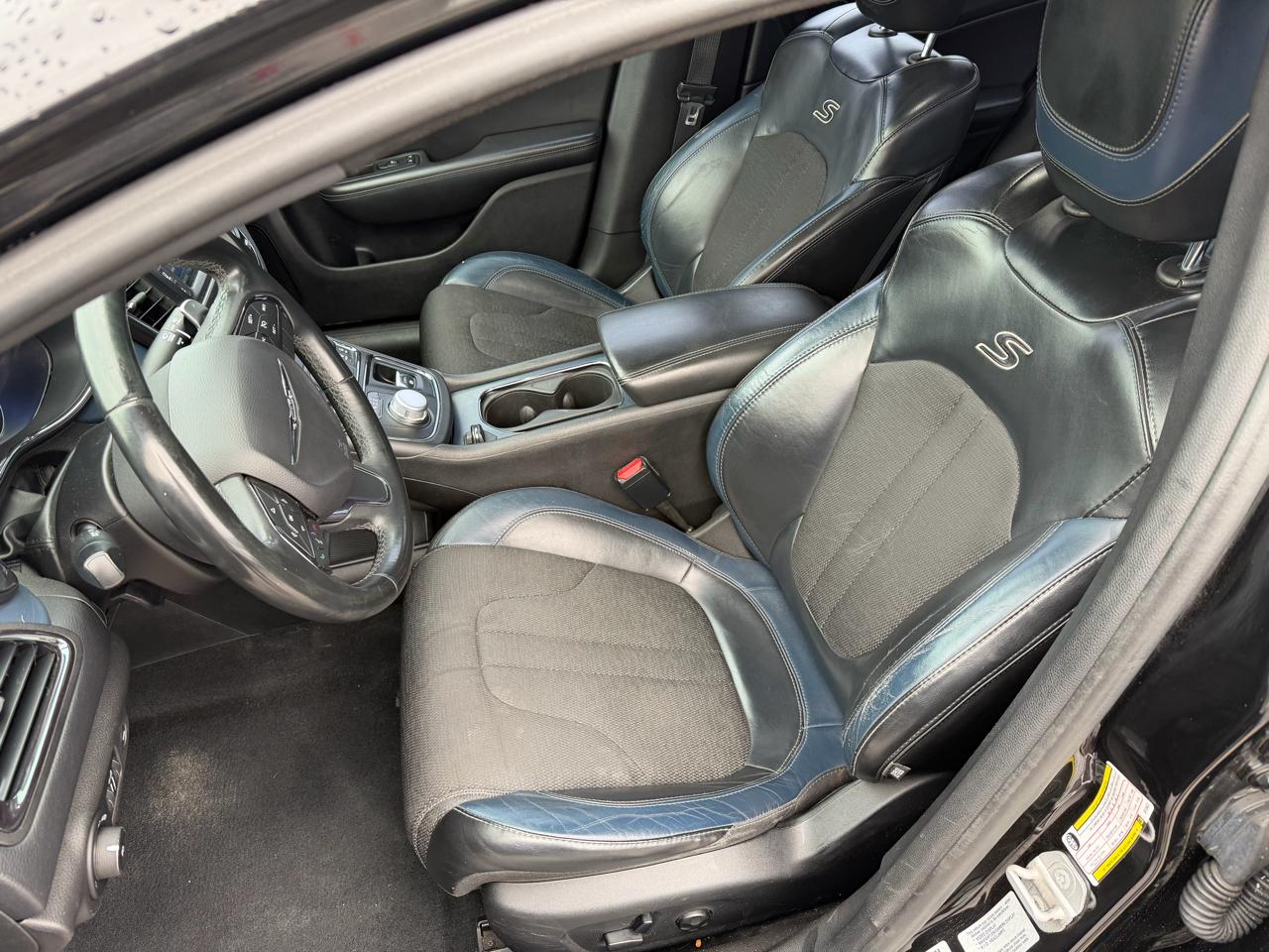 Chrysler 200 4dr Sdn S AWD 2016