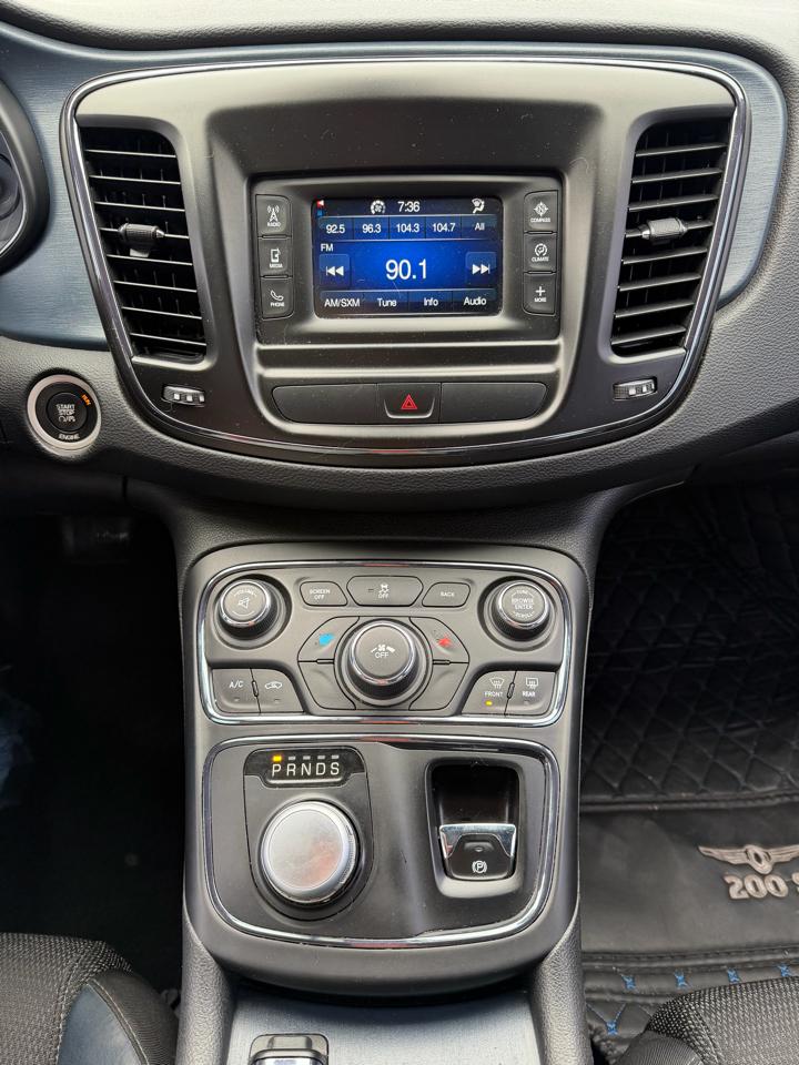 Chrysler 200 4dr Sdn S AWD 2016