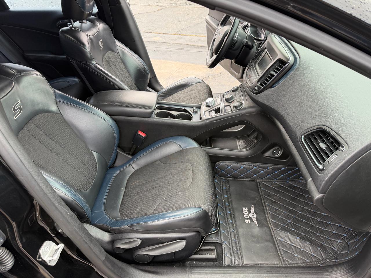 Chrysler 200 4dr Sdn S AWD 2016