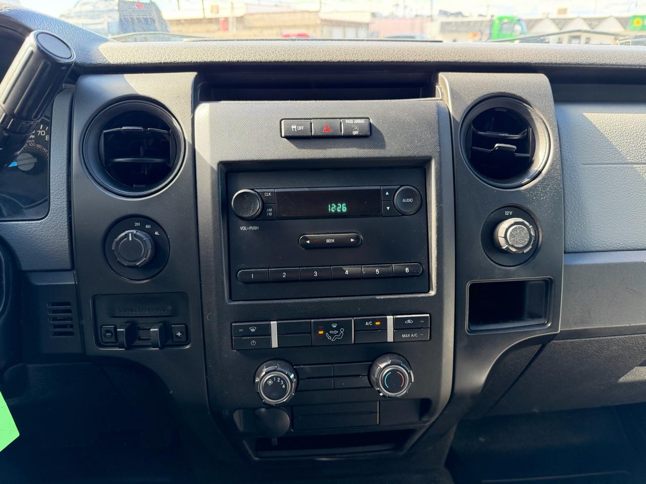 Ford F-150 4WD SuperCrew 145" Platinum 2014