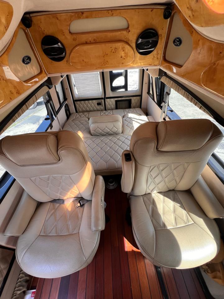 Ford Econoline Wagon E-350 Super Duty Ext XLT 2009