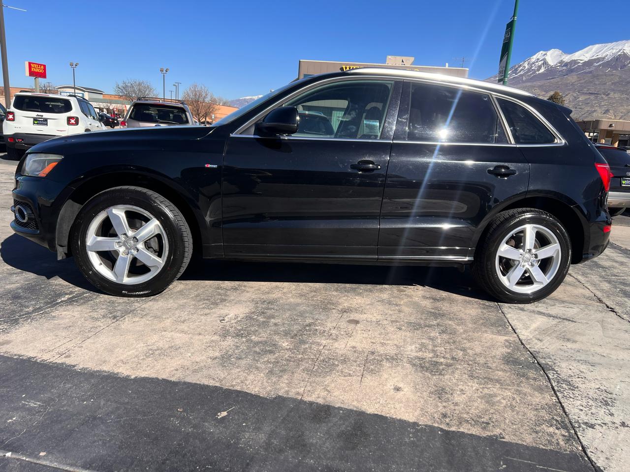 Audi Q5 quattro 4dr 3.2L Premium Plus 2012