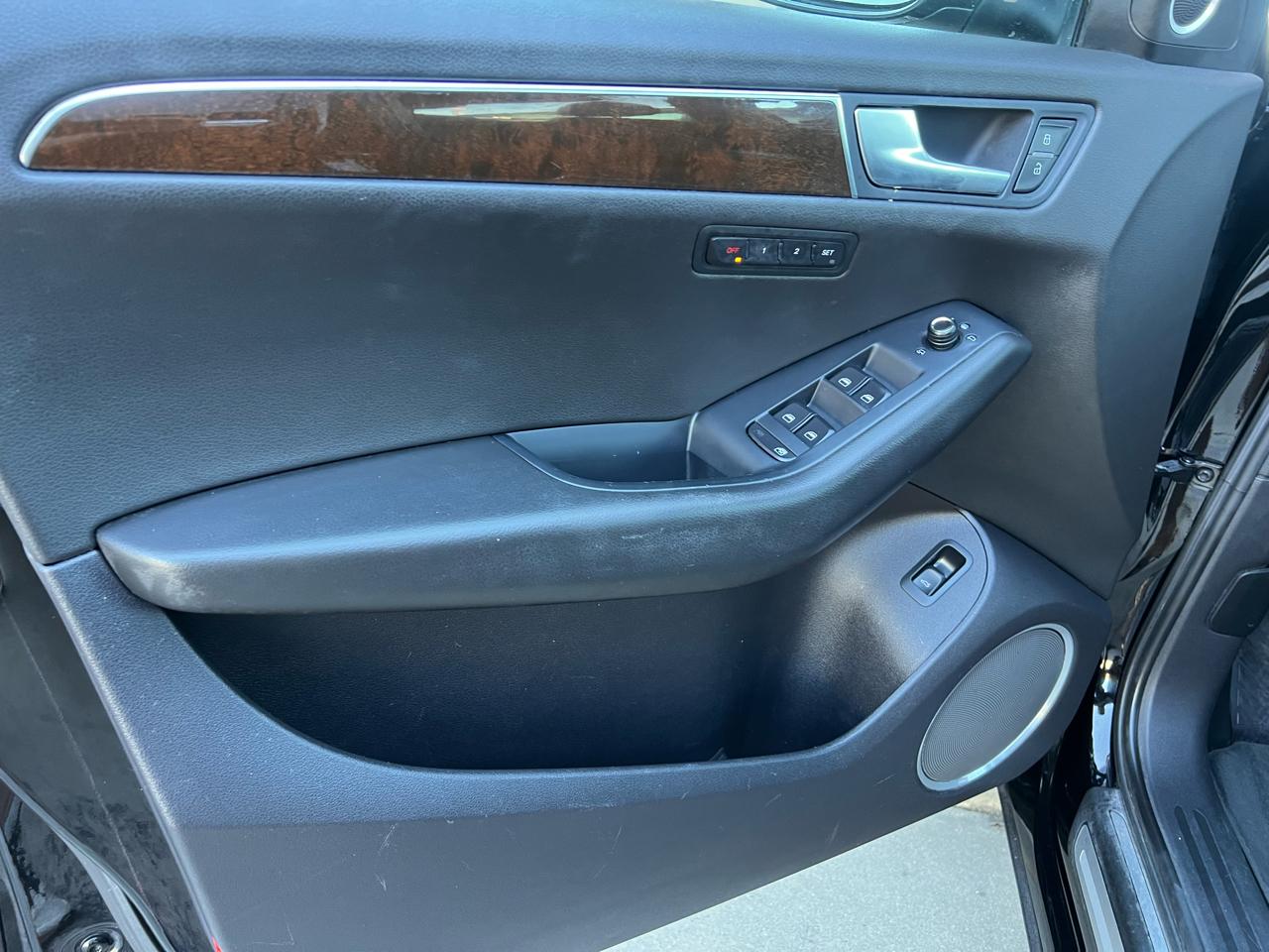 Audi Q5 quattro 4dr 3.2L Premium Plus 2012