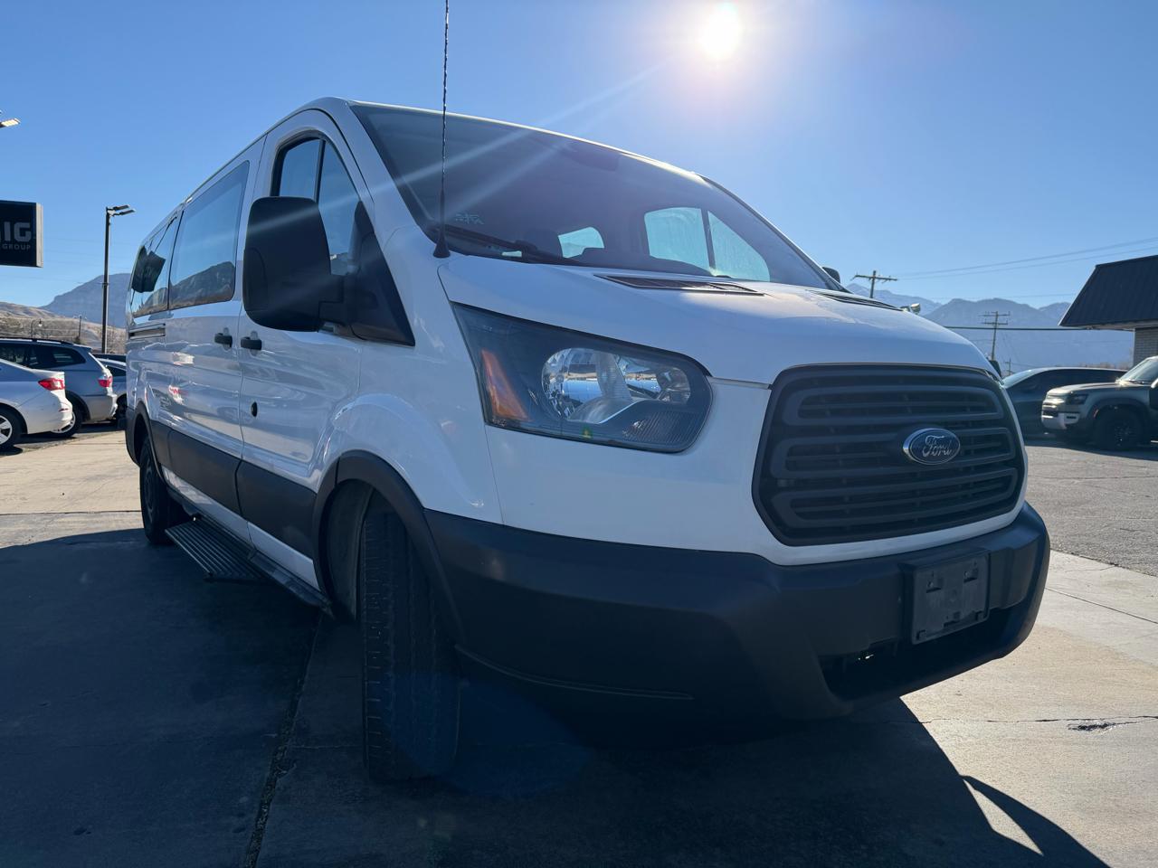 Ford Transit Wagon T-350 148" Low Roof XLT Sliding RH Dr 2017