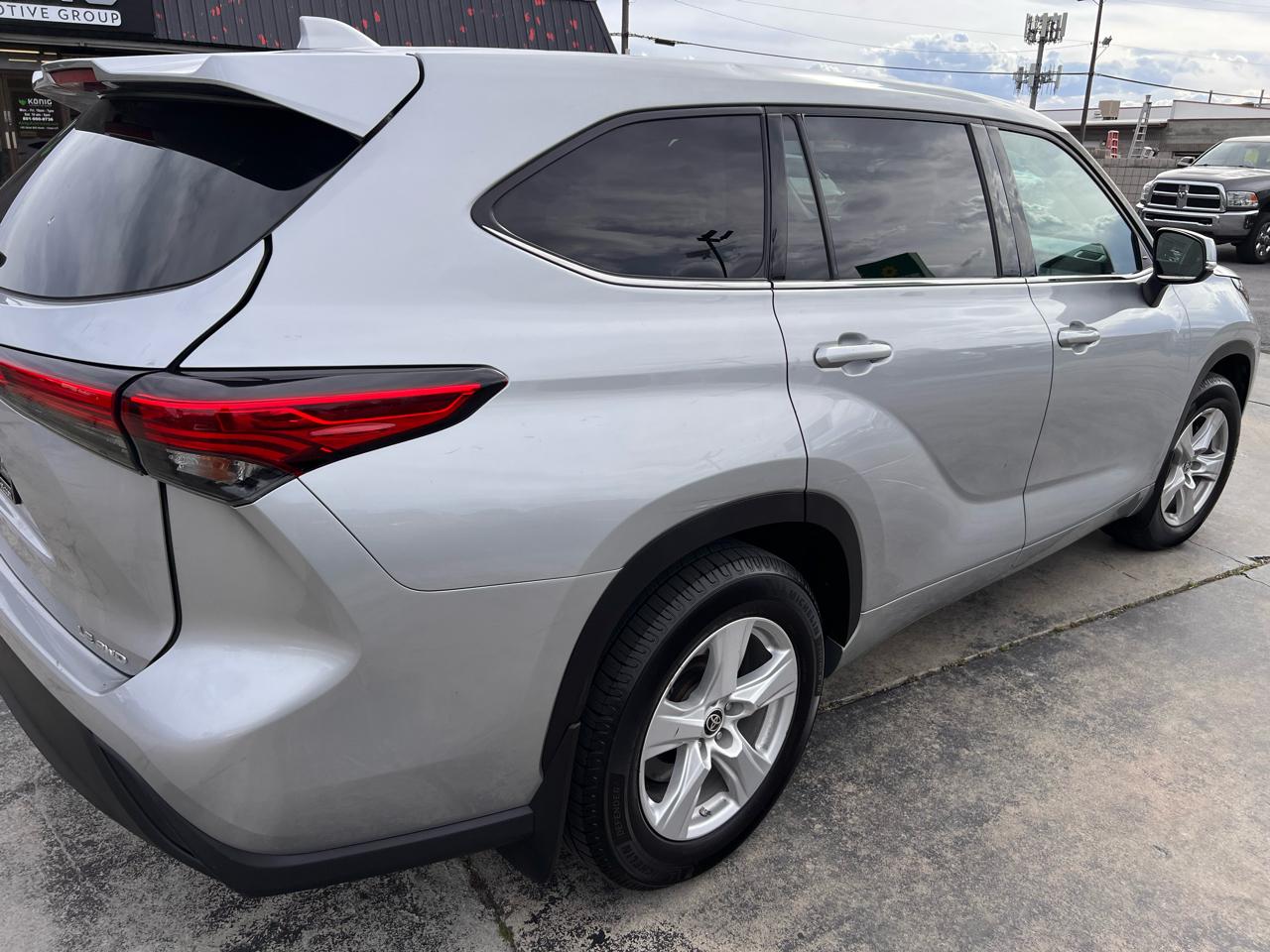 Toyota Highlander LE AWD (Natl) 2021