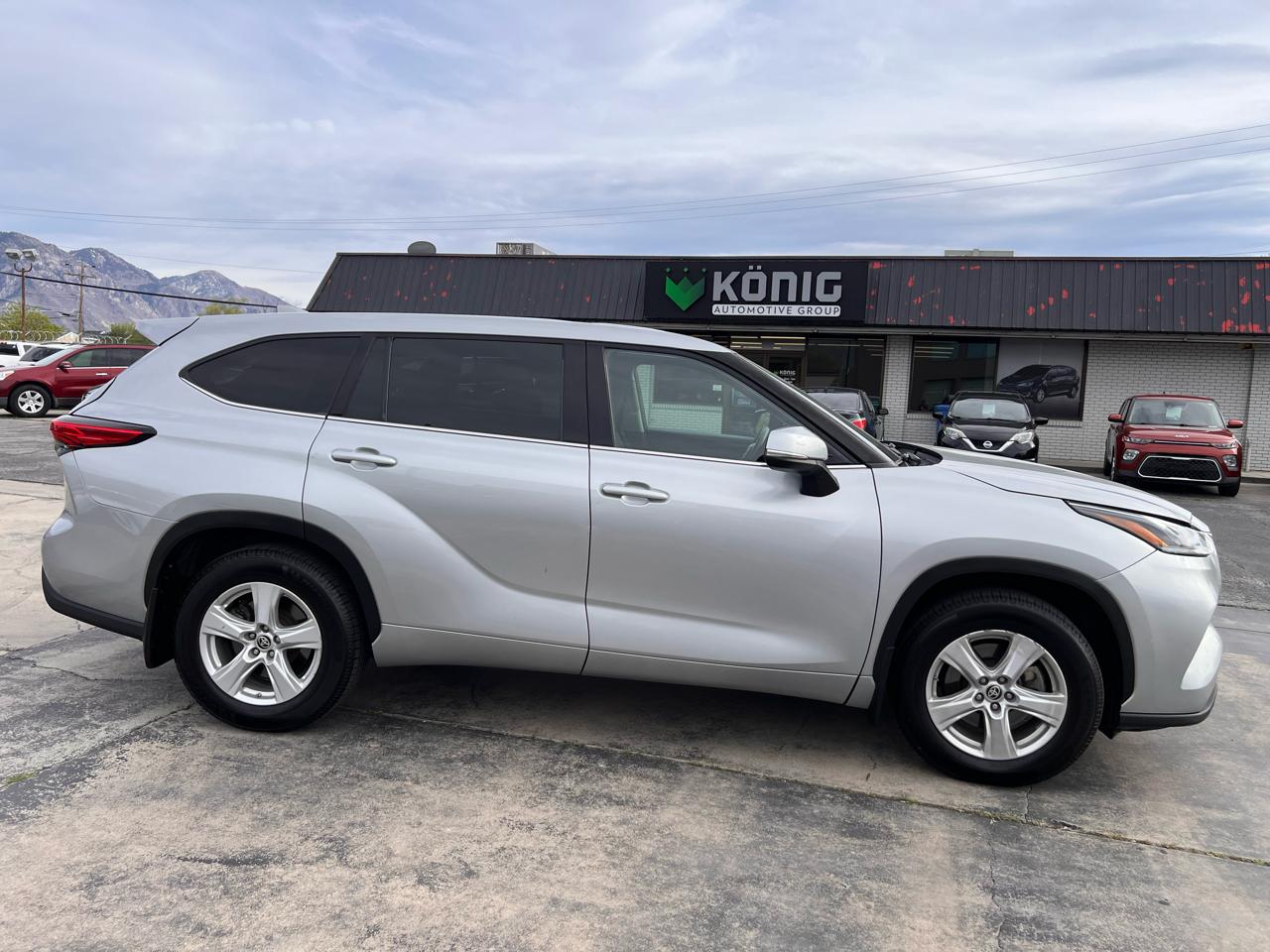 Toyota Highlander LE AWD (Natl) 2021