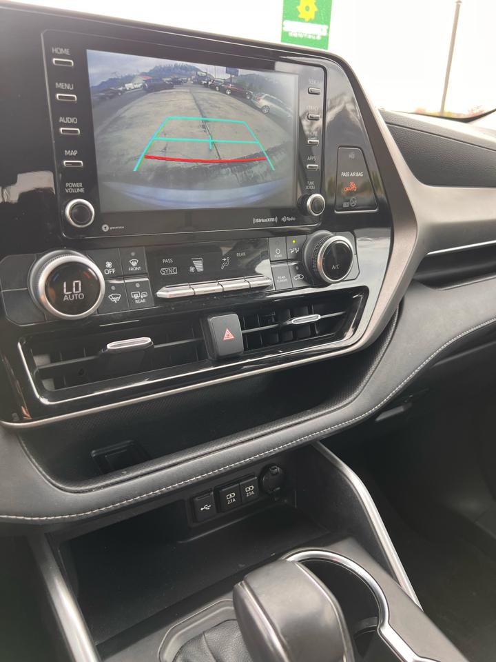 Toyota Highlander LE AWD (Natl) 2021