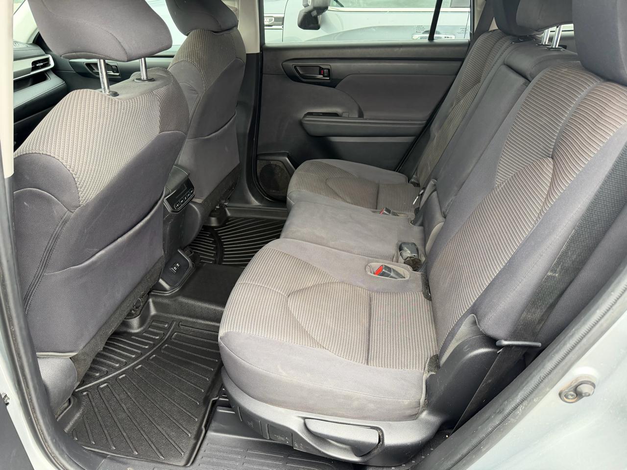 Toyota Highlander LE AWD (Natl) 2021