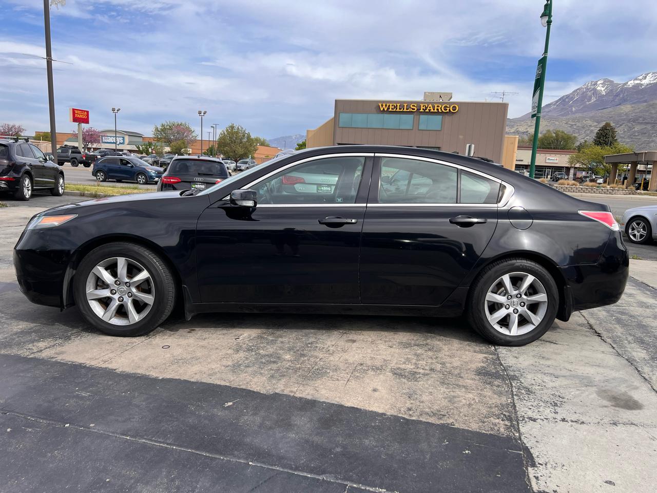 Acura TL 4dr Sdn Auto 2WD 2012