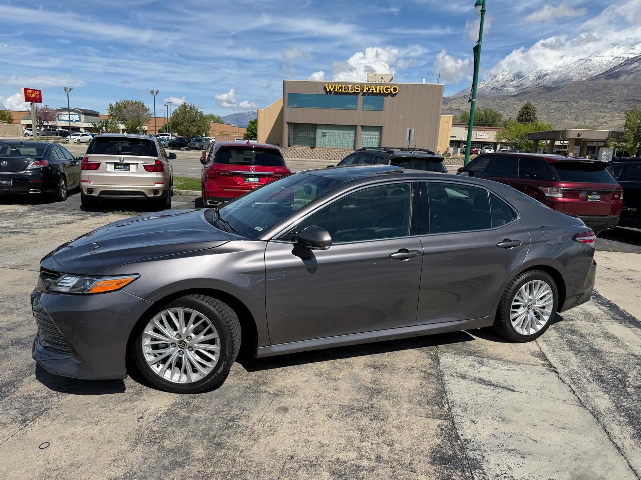 Toyota Camry Hybrid XLE CVT (Natl) 2020