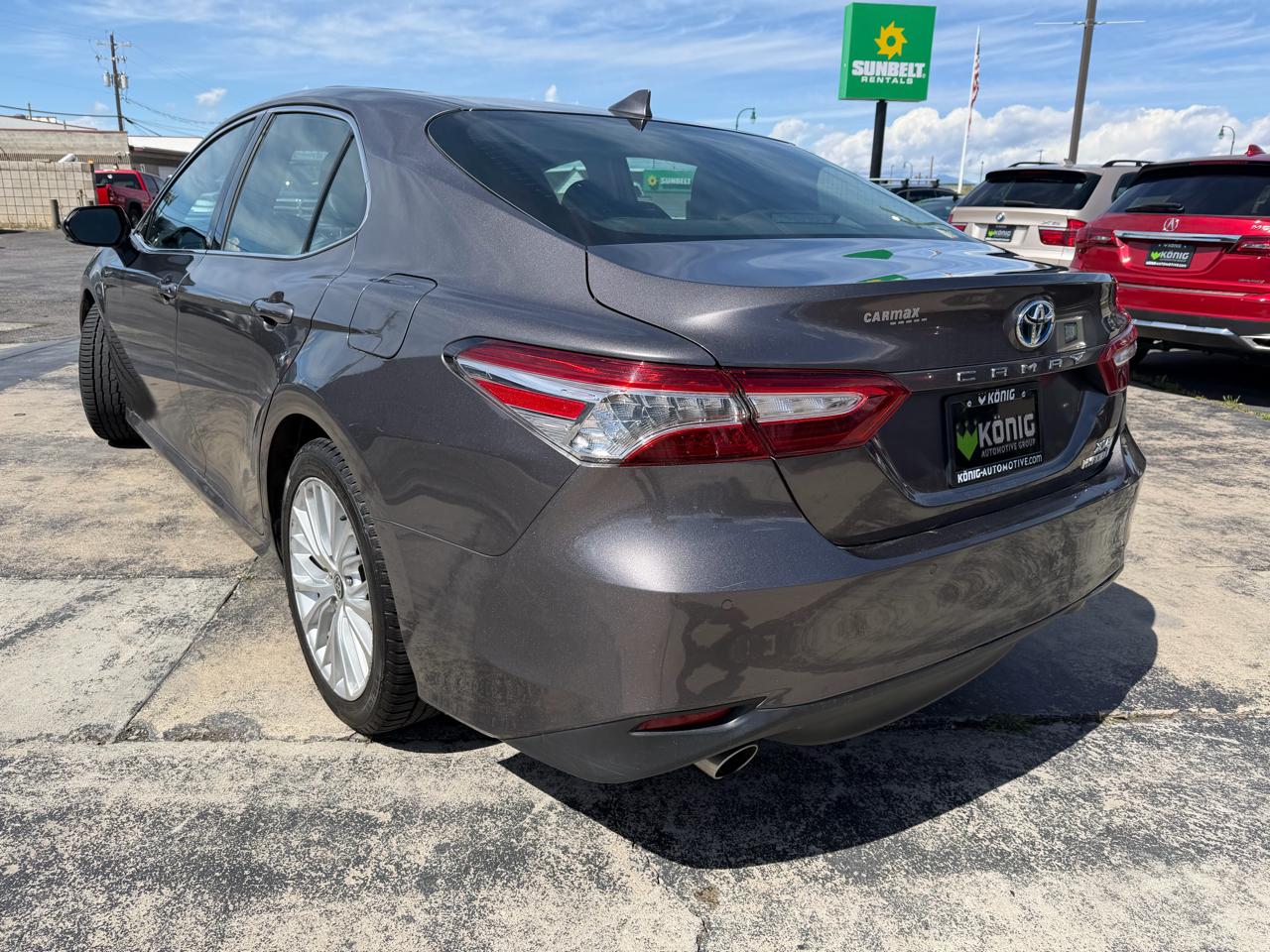 Toyota Camry Hybrid XLE CVT (Natl) 2020