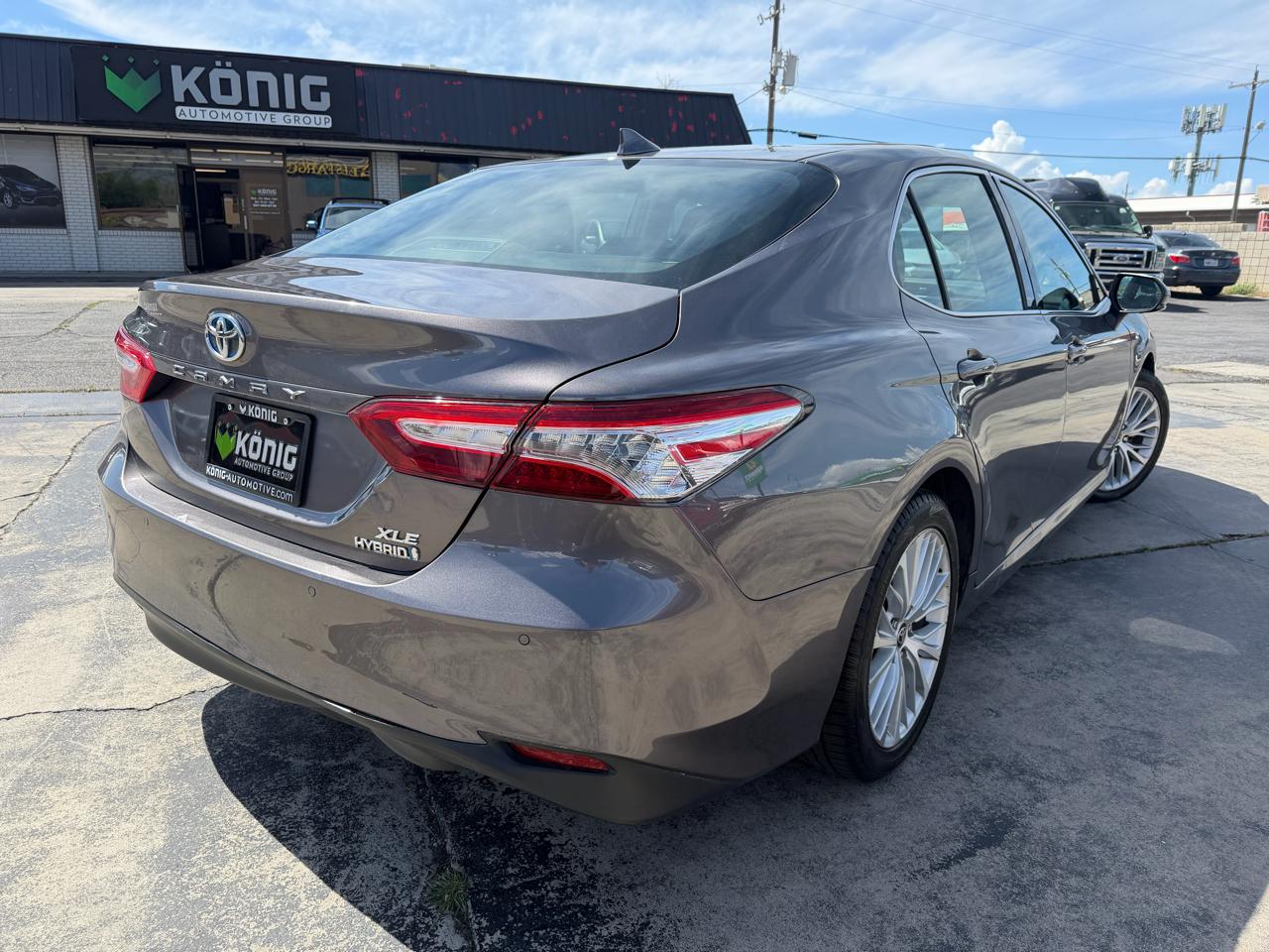 Toyota Camry Hybrid XLE CVT (Natl) 2020