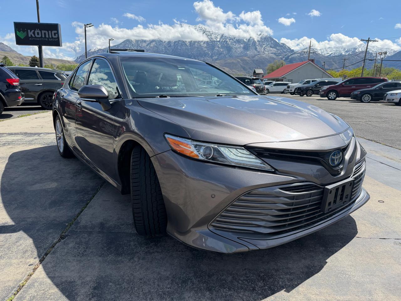 Toyota Camry Hybrid XLE CVT (Natl) 2020