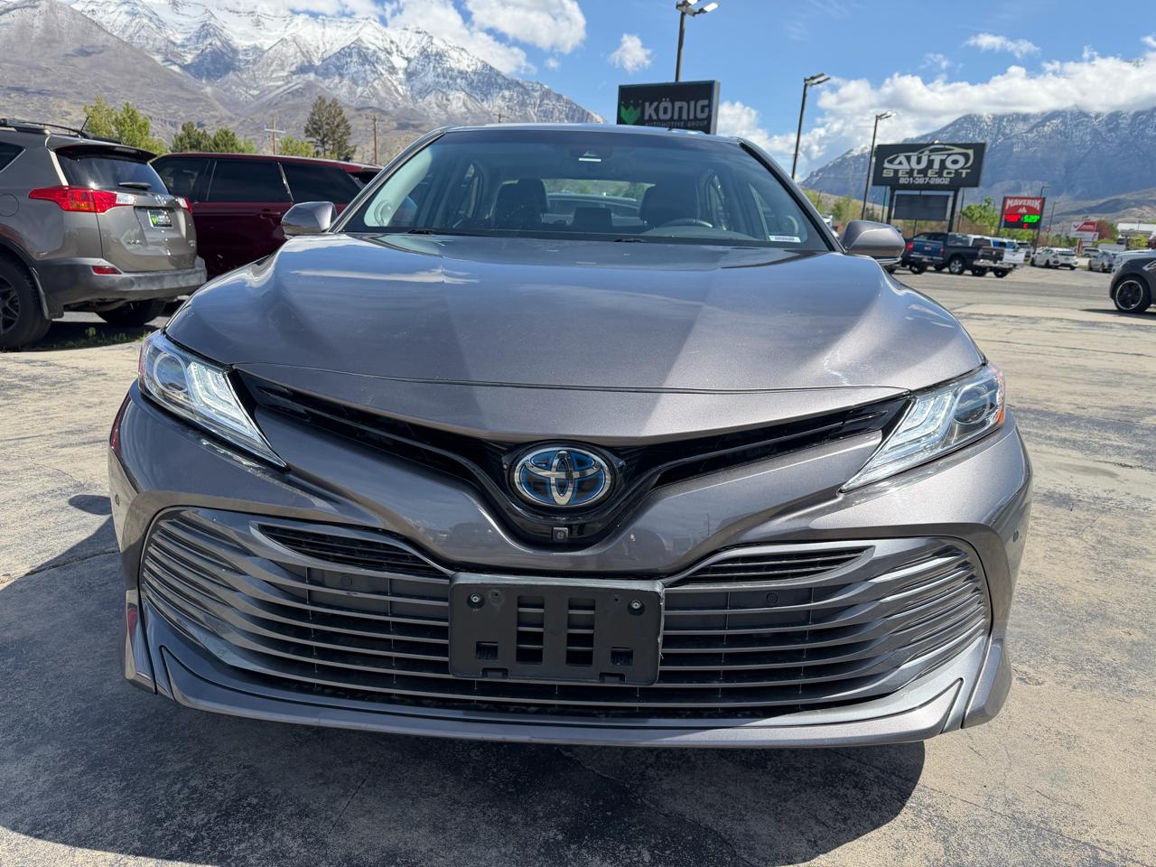 Toyota Camry Hybrid XLE CVT (Natl) 2020
