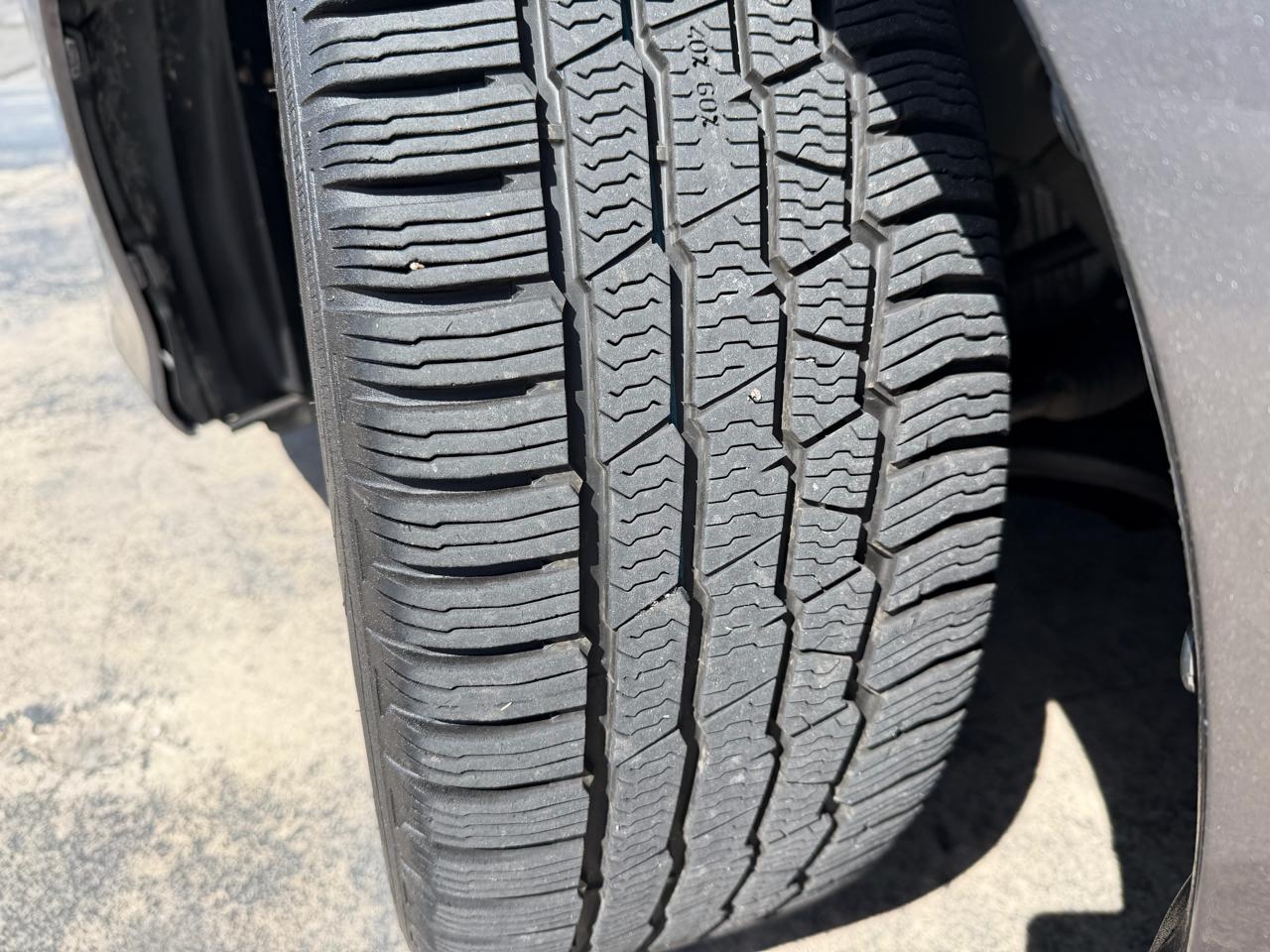 Toyota Camry Hybrid XLE CVT (Natl) 2020