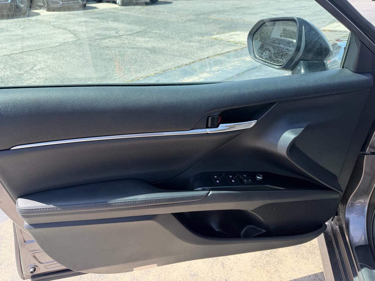 Toyota Camry Hybrid XLE CVT (Natl) 2020