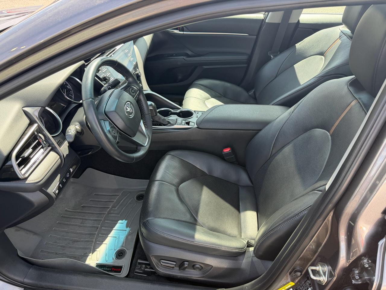 Toyota Camry Hybrid XLE CVT (Natl) 2020