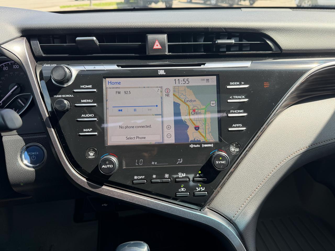 Toyota Camry Hybrid XLE CVT (Natl) 2020