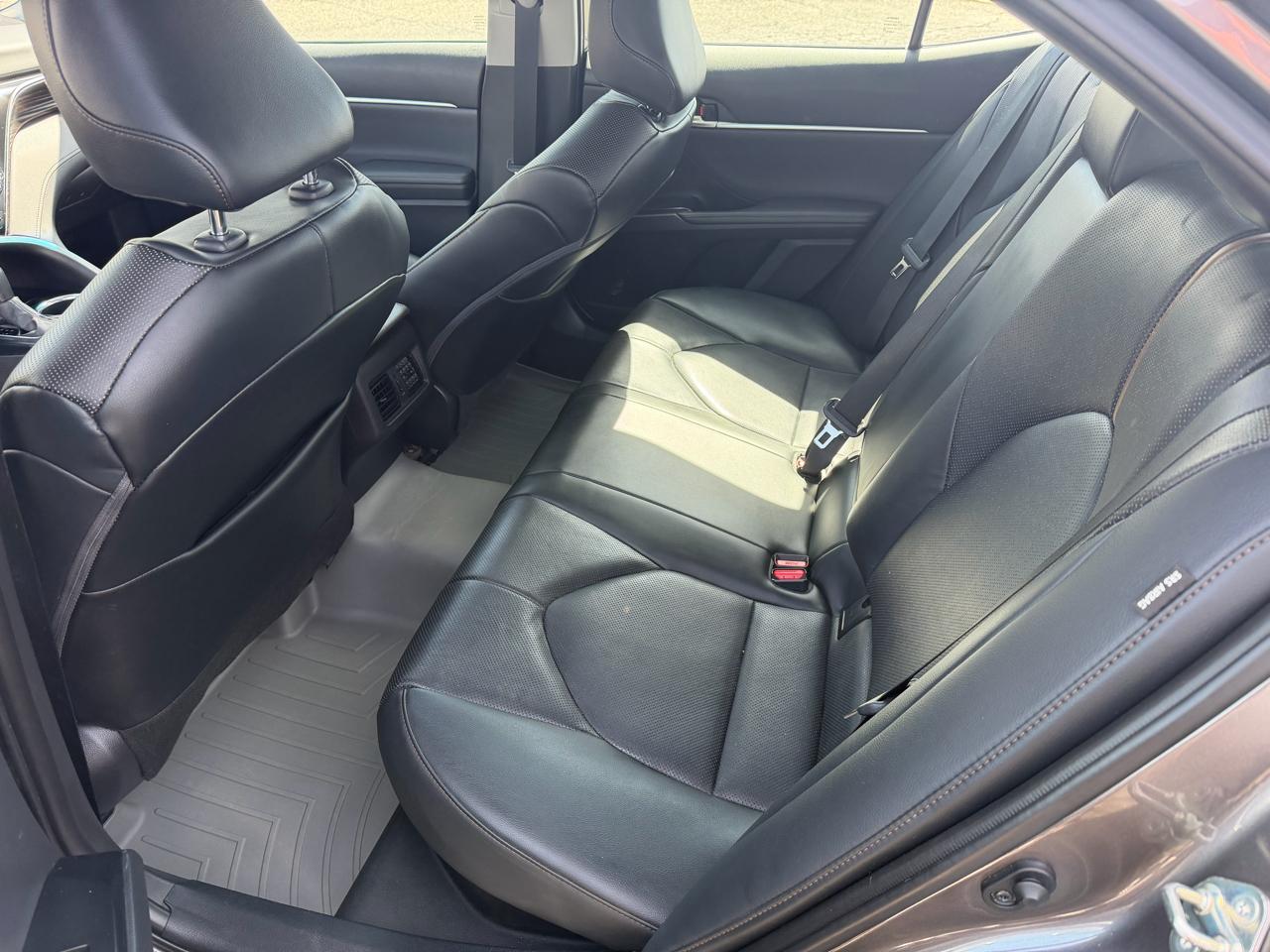 Toyota Camry Hybrid XLE CVT (Natl) 2020