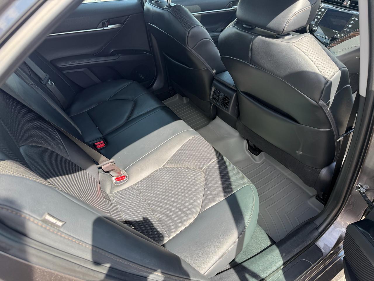 Toyota Camry Hybrid XLE CVT (Natl) 2020