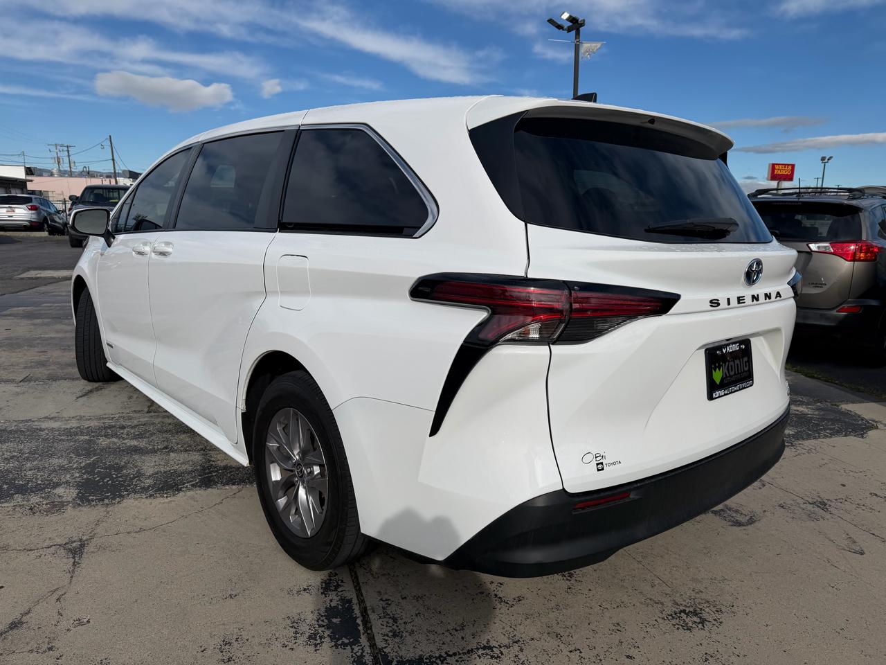 Toyota Sienna LE FWD 8-Passenger (Natl) 2021