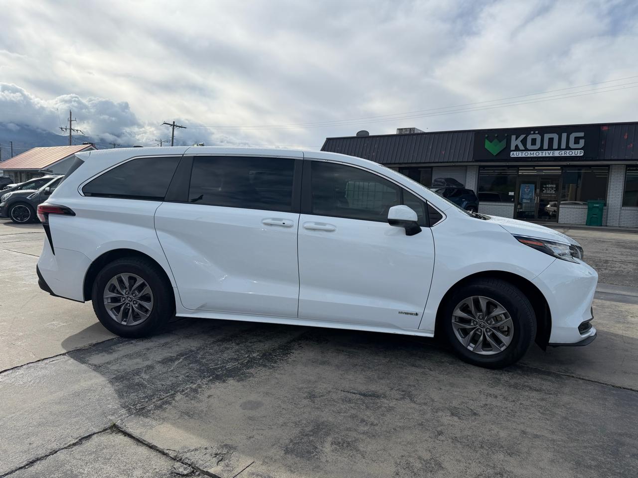 Toyota Sienna LE FWD 8-Passenger (Natl) 2021