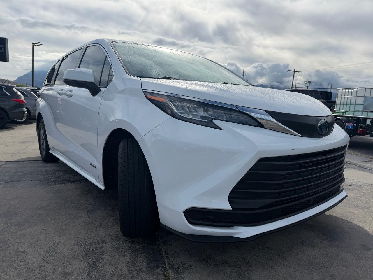 Toyota Sienna LE FWD 8-Passenger (Natl) 2021