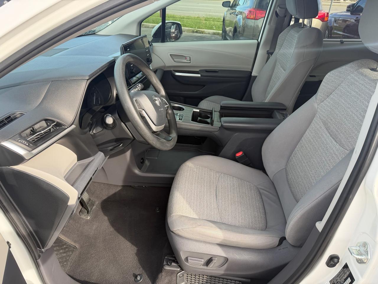 Toyota Sienna LE FWD 8-Passenger (Natl) 2021