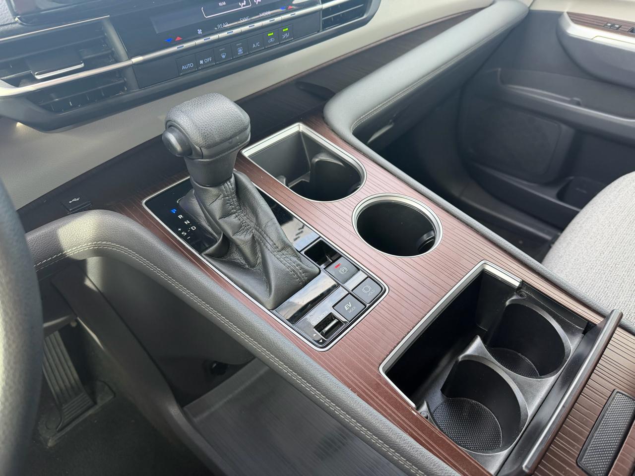 Toyota Sienna LE FWD 8-Passenger (Natl) 2021