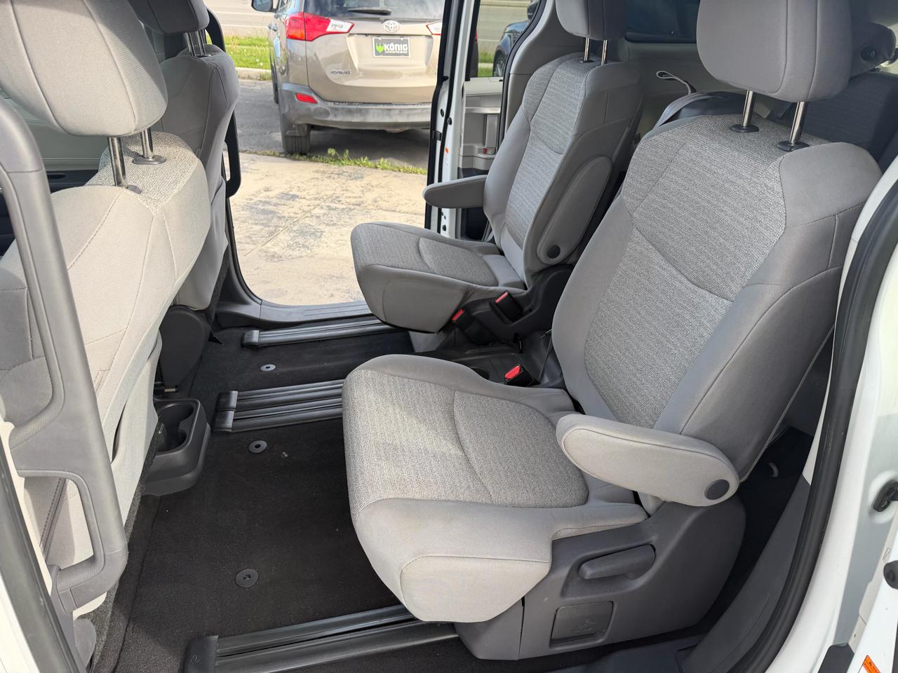 Toyota Sienna LE FWD 8-Passenger (Natl) 2021