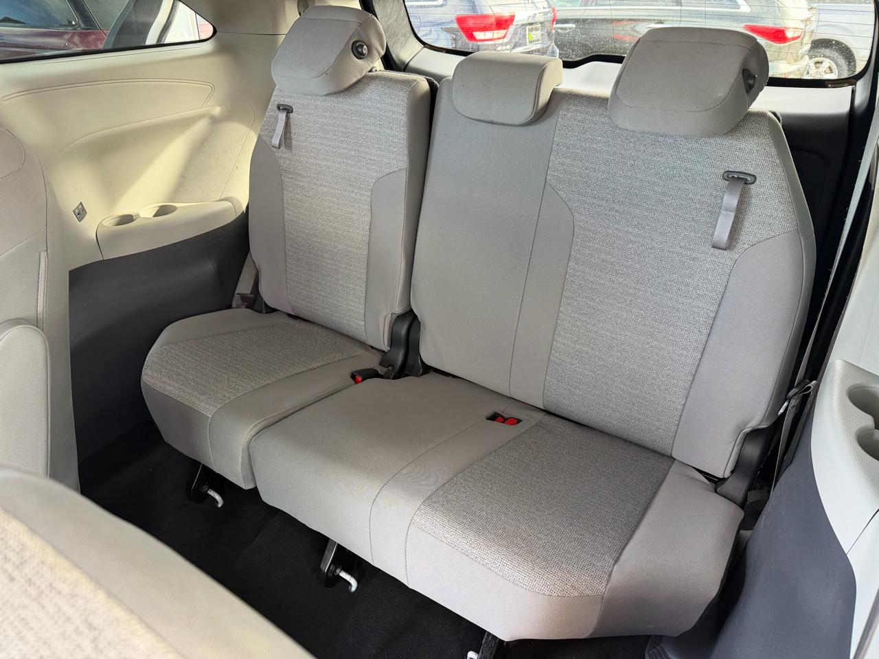 Toyota Sienna LE FWD 8-Passenger (Natl) 2021