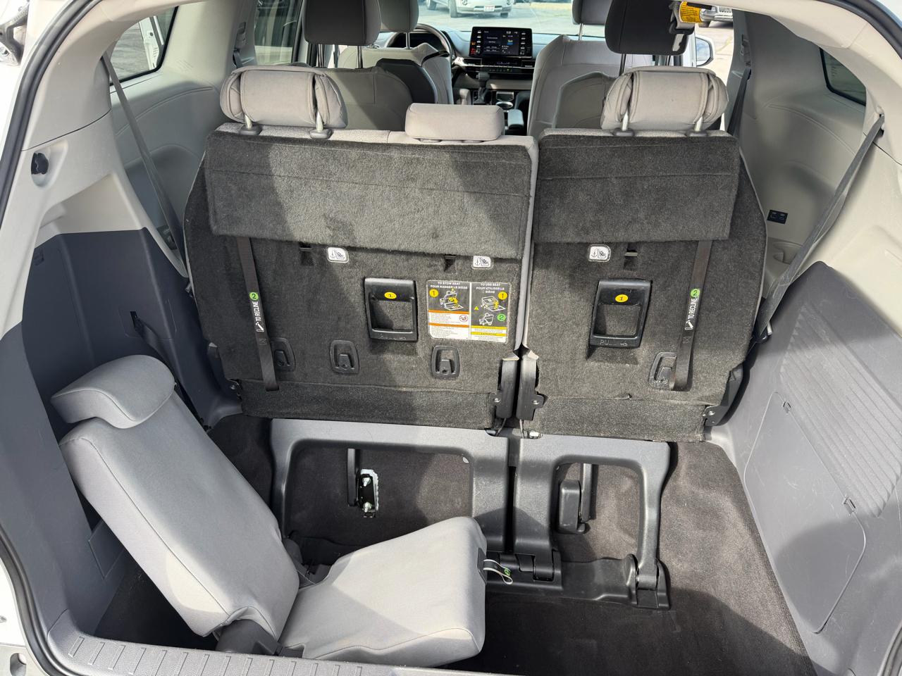 Toyota Sienna LE FWD 8-Passenger (Natl) 2021