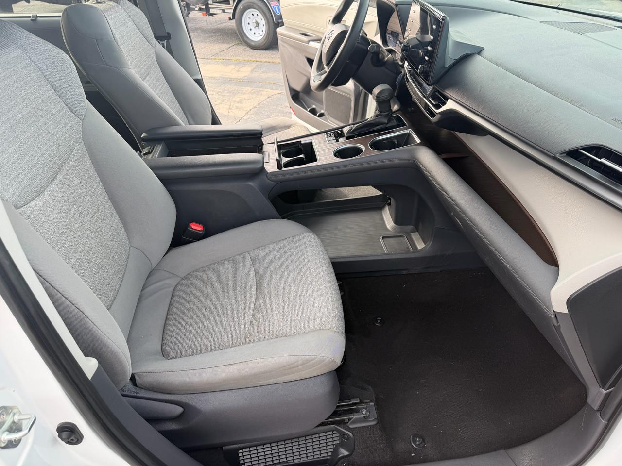 Toyota Sienna LE FWD 8-Passenger (Natl) 2021