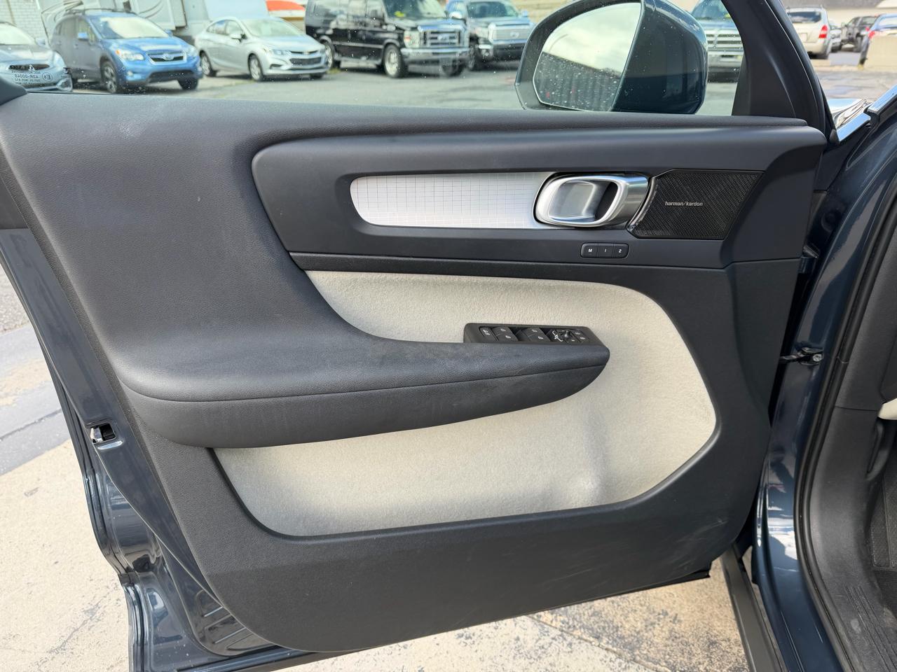 Volvo XC40 T5 AWD Momentum 2021