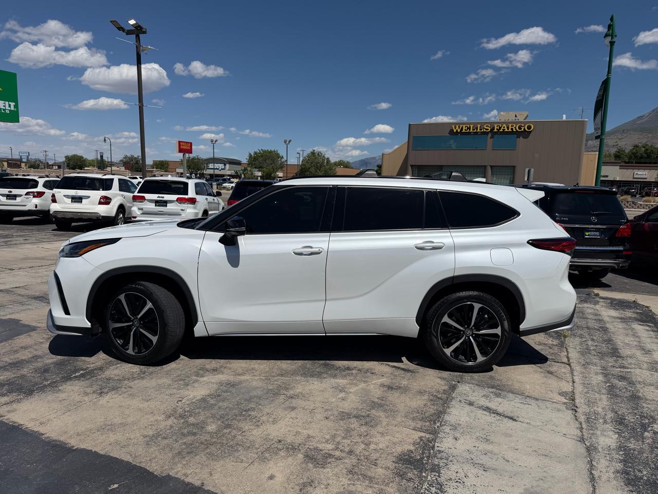 Toyota Highlander XSE AWD (Natl) 2022