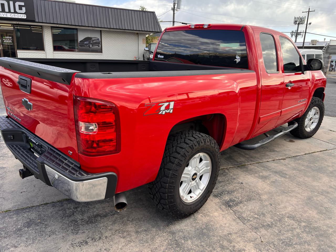 Chevrolet Silverado 1500 4WD Ext Cab 143.5" LT 2011