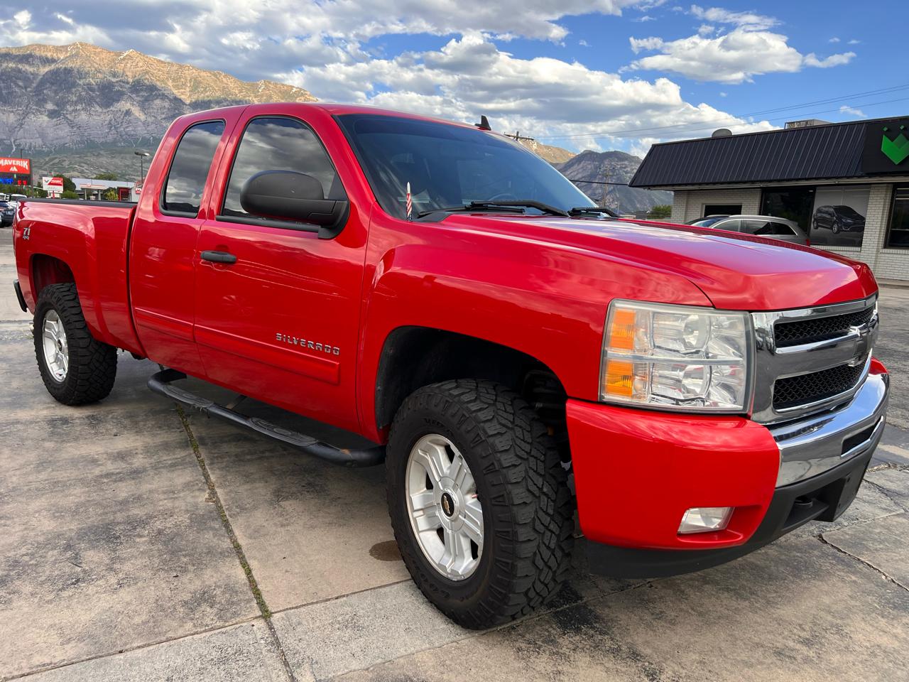 Chevrolet Silverado 1500 4WD Ext Cab 143.5" LT 2011