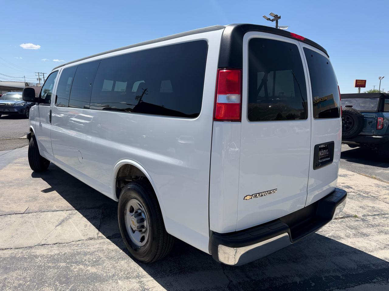 Chevrolet Express Passenger RWD 3500 155" LT 2025