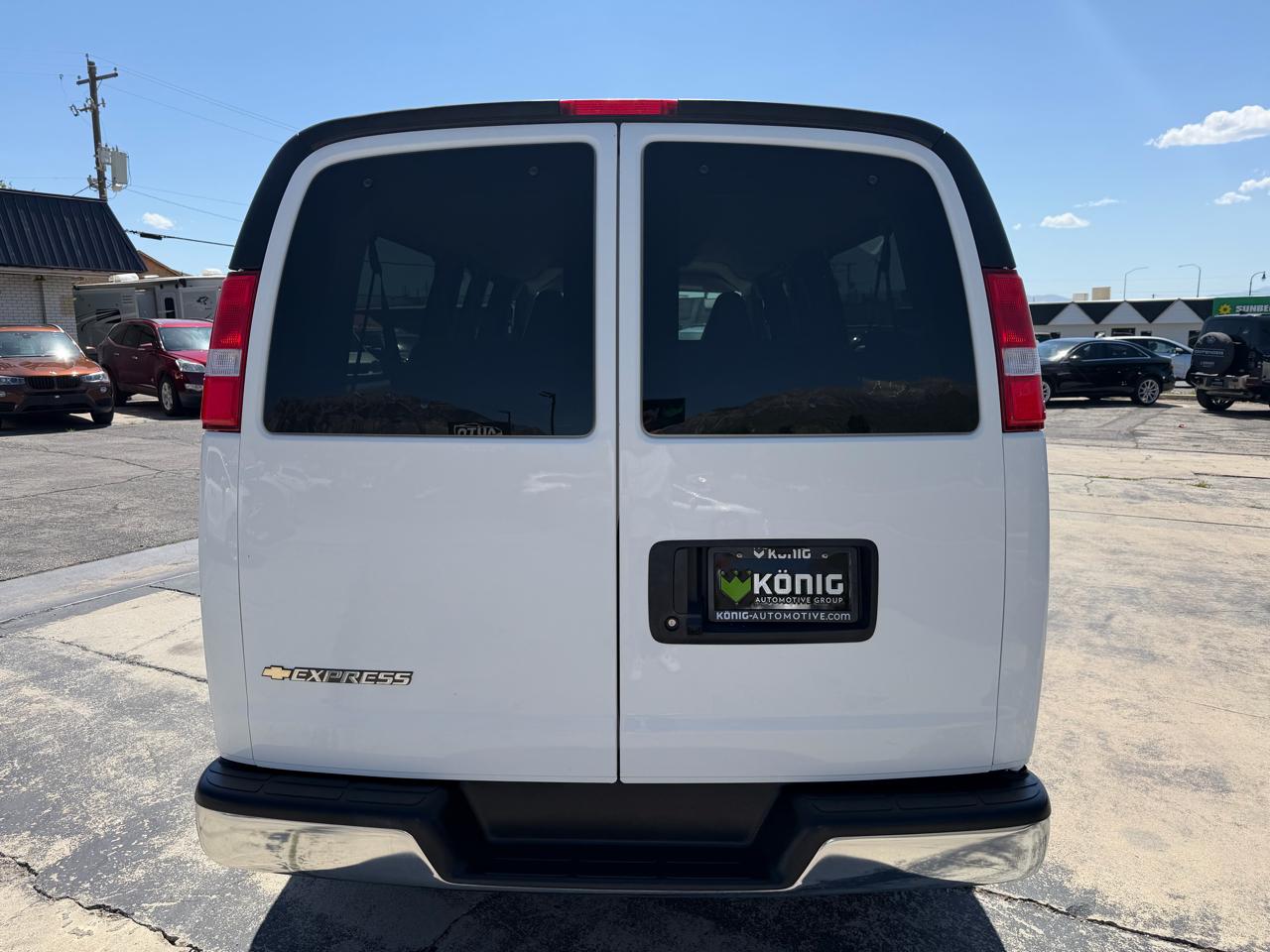 Chevrolet Express Passenger RWD 3500 155" LT 2025