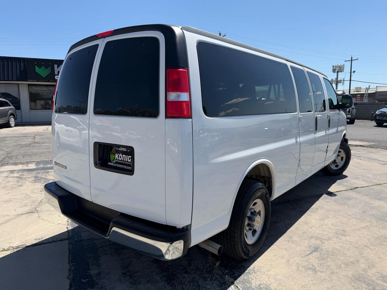 Chevrolet Express Passenger RWD 3500 155" LT 2025