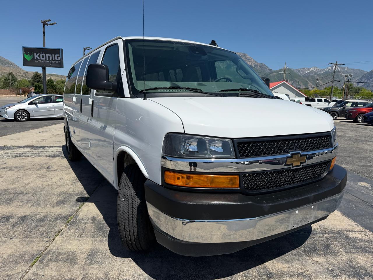 Chevrolet Express Passenger RWD 3500 155" LT 2025