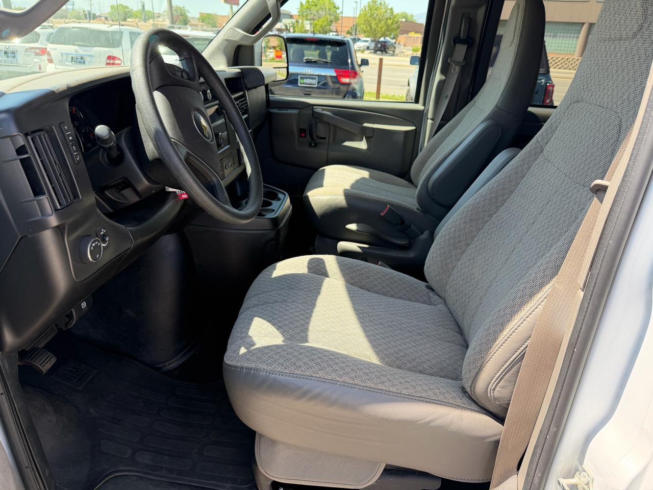 Chevrolet Express Passenger RWD 3500 155" LT 2025