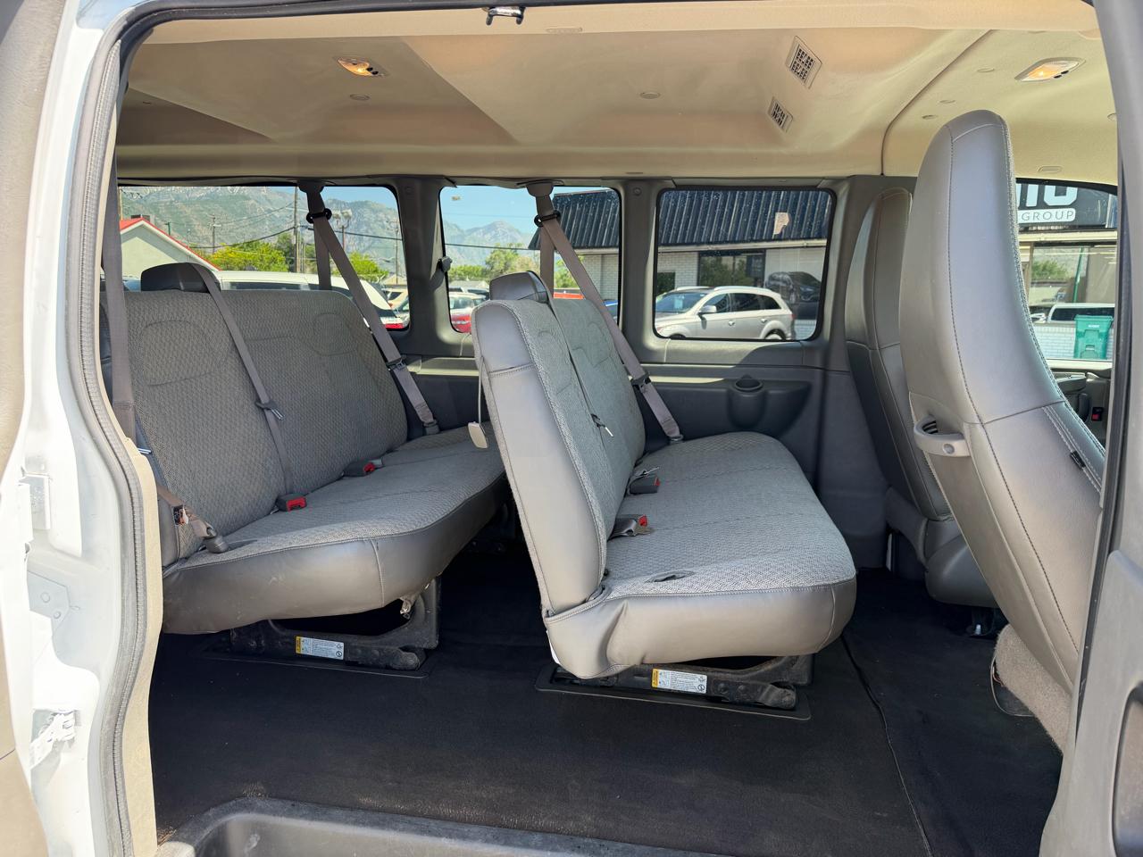 Chevrolet Express Passenger RWD 3500 155" LT 2025