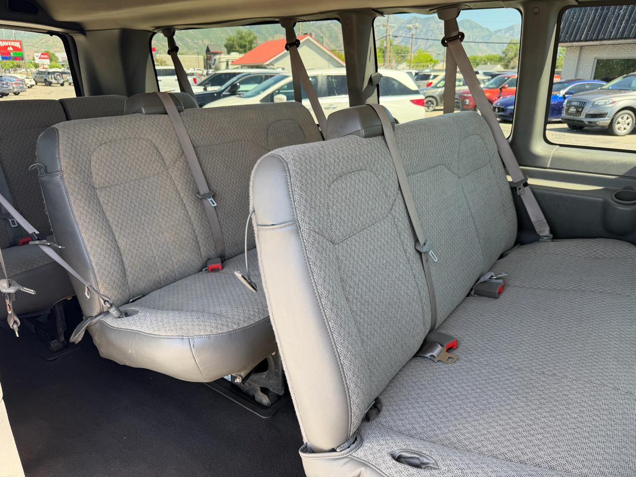 Chevrolet Express Passenger RWD 3500 155" LT 2025