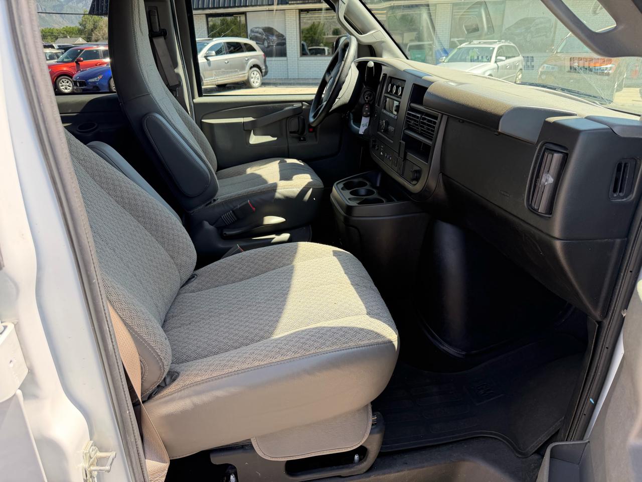 Chevrolet Express Passenger RWD 3500 155" LT 2025