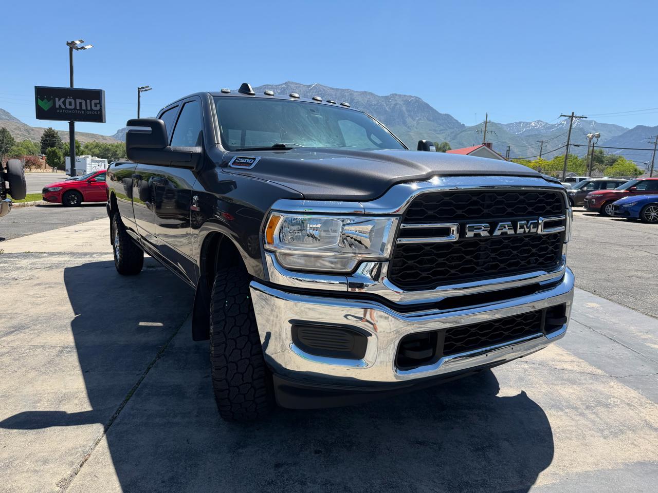 RAM 2500 Tradesman 4x4 Crew Cab 8' Box 2023